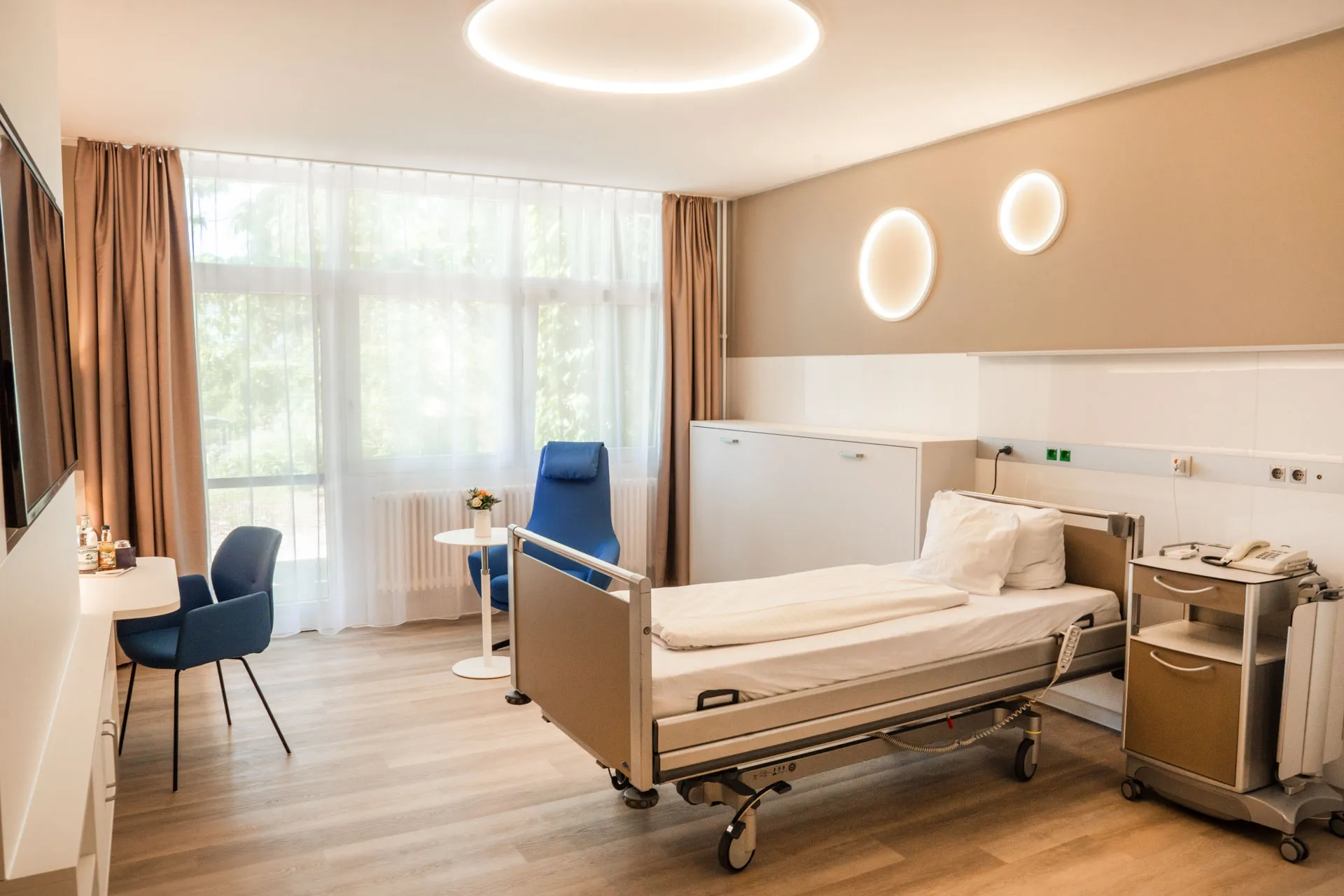 Schmiederkliniken Wahlleistung: Moderne Patientenzimmer im Premium Bereich